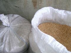 Пшеница в мешках И Ячмень