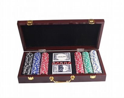 Покерный набор 300 фишек в деревянном кейсе