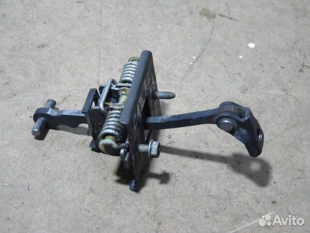 Ограничитель двери передний левый Ситроен С4