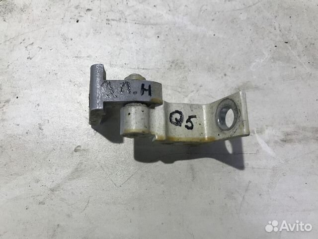 Петля правая нижняя Audi Q5 8R