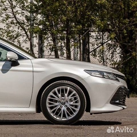 Крыло переднее правое в цвет Toyota Camry V70