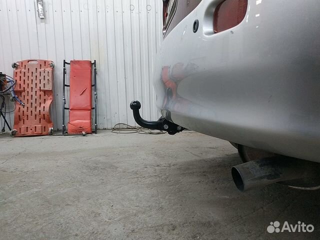 Фаркоп Toyota Ipsum 1996-2001