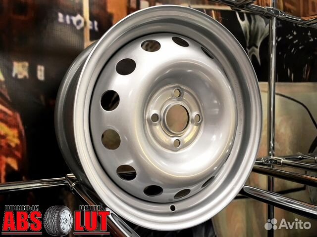 Новые стальные диски на KIA RIO 3 R15 Новые стальные диски на KIA RIO 3 R15