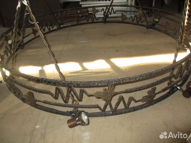 Остались кованные люстры