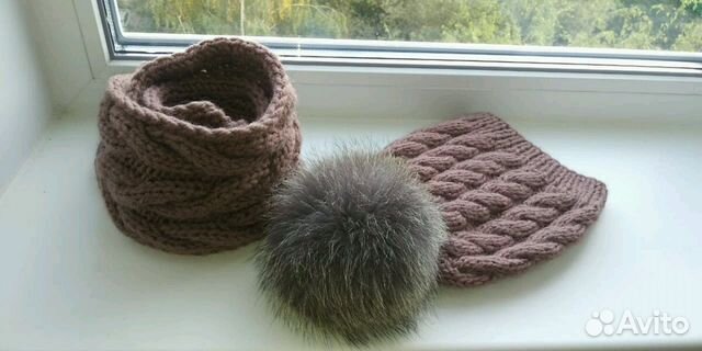 Мериносовая вязаная шапка с помпоном и шарф Мериносовая вязаная шапка с помпоном и шарф