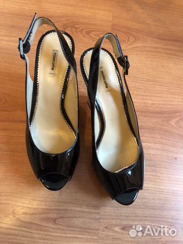 Босоножки на танкетке