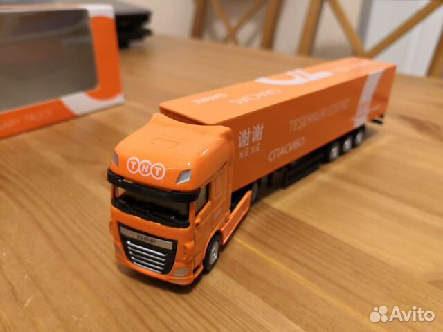 Модель грузовика TNT Express Модель грузовика TNT Express