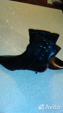 Сапоги на шпильке с украшениями камнями Сапоги на шпильке с украшениями камнями