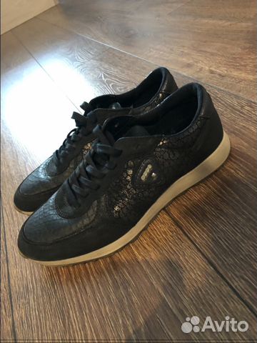 Продам женские кроссовки Ecco