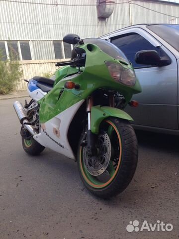 Kawasaki Ninja ZX400 p2