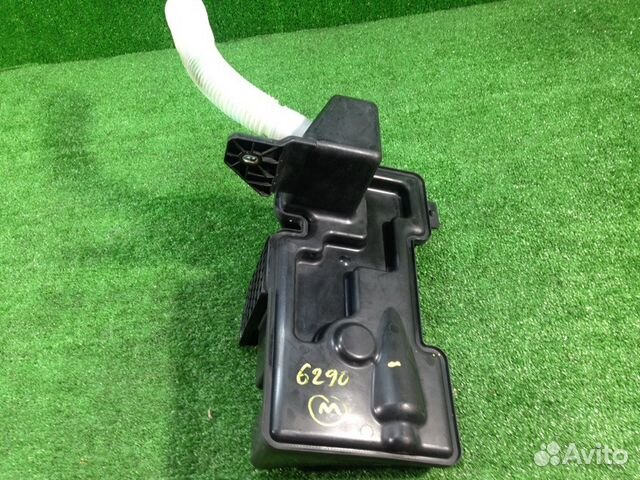 Бачок омывателя Volkswagen Tiguan I 2.0 2010 Бачок омывателя Volkswagen Tiguan I 2.0 2010