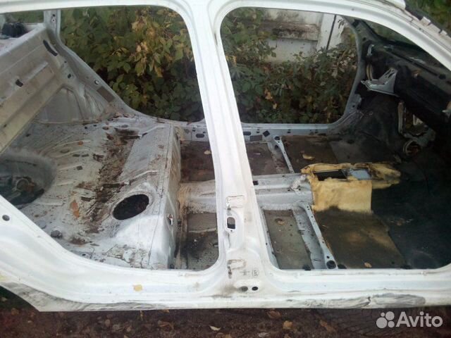 Стойка центральная правая Renault Symbol 2 LU01 Стойка центральная правая Renault Symbol 2 LU01