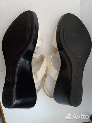 Белые босоножки на платформе. Италия Белые босоножки на платформе. Италия