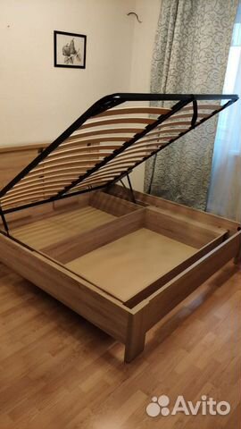 Кровать двуспальная с ящиком для белья Кровать двуспальная с ящиком для белья