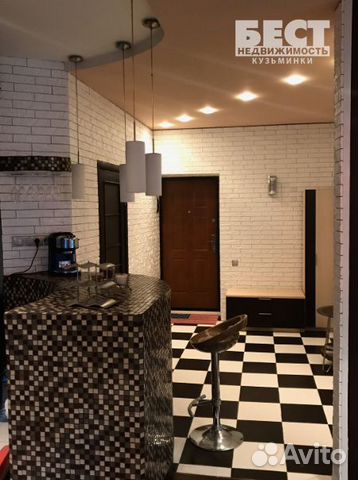 2-к квартира, 60 м², 1/4 эт.