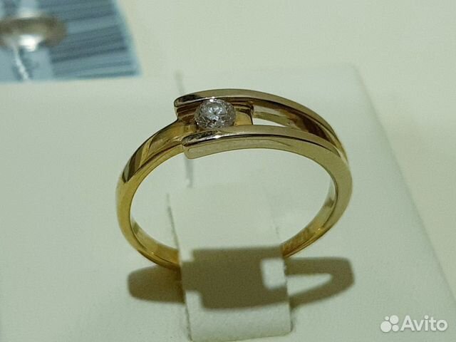 Золотое кольцо с бриллиантами 750 пробы Золотое кольцо с бриллиантами 750 пробы