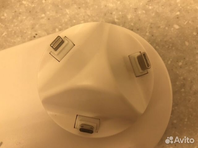 Подставка для зарядки iPhone, iWatch, AirPods Подставка для зарядки iPhone, iWatch, AirPods