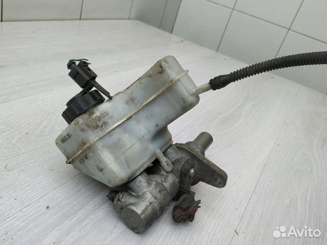Главный тормозной цилиндр 3C1614019E VW Passat (B6