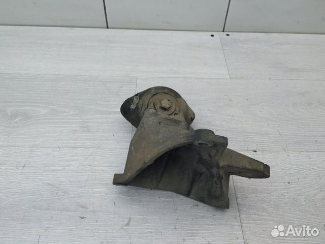 Опора кпп правая 8D0399108R VW Passat (B5) 2000-20