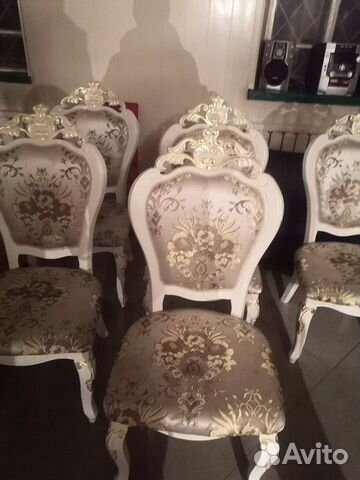 Стол и стулья