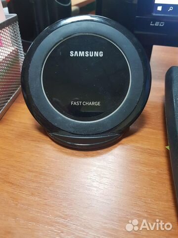 Беспроводное зарядное устройство SAMSUNG EP-NG930 Беспроводное зарядное устройство SAMSUNG EP-NG930