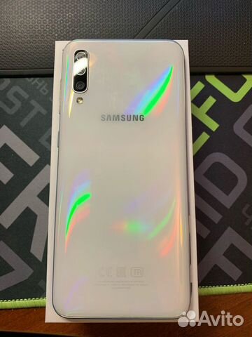 Продаю SAMSUNG Galaxy A50 64GB White