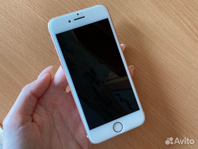 Телефон iPhone 7