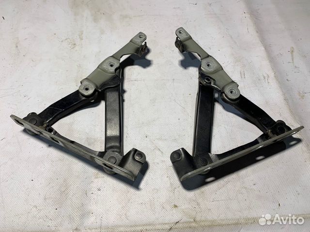 Петля капота левая/правая w220 A2208800128 Петля капота левая/правая w220 A2208800128