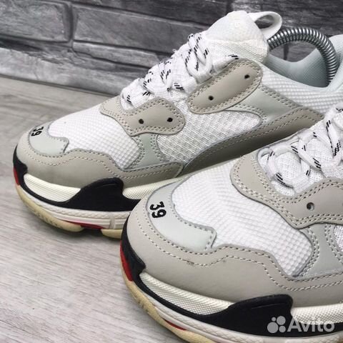 Кроссовки женские