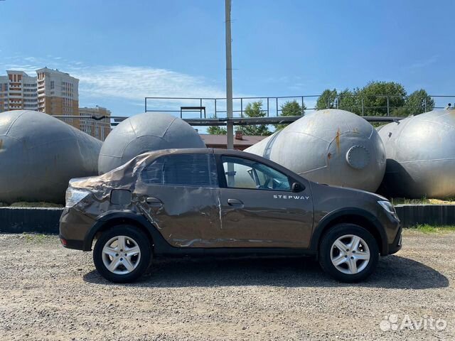Renault Logan 1.6 AT, 2019, битый, 15 841 км Renault Logan 1.6 AT, 2019, битый, 15 841 км