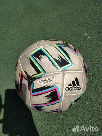 Футбольный мяч adidas uniforia
