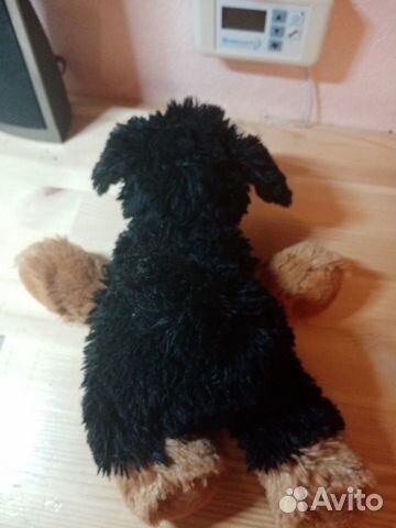 Черная плюшевая собачка