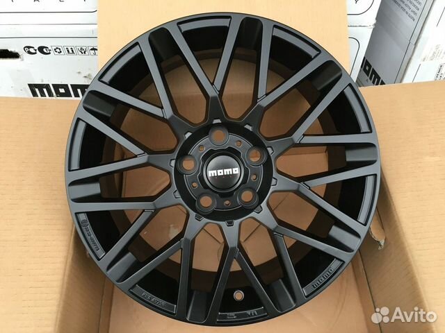 Диски R20 Камри V70 Black Edition momo