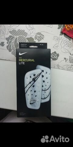 Футбольные щитки Nike Mercurial Lite Футбольные щитки Nike Mercurial Lite