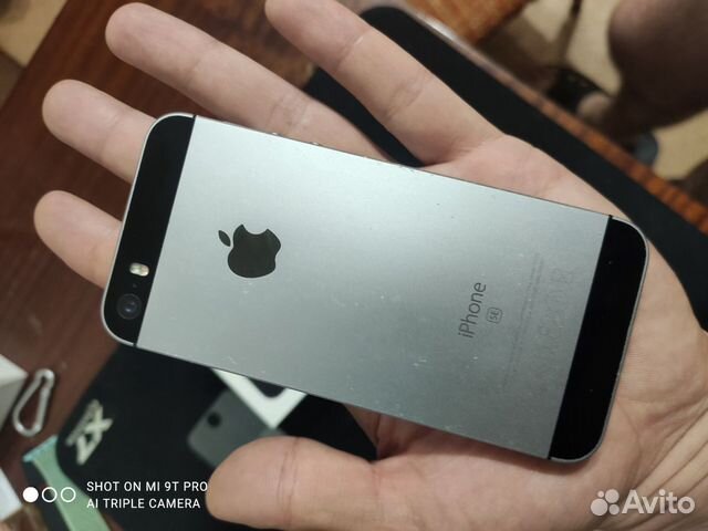 Телефон iPhone SE 32Gb Телефон iPhone SE 32Gb