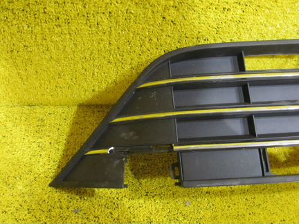 Решетка переднего бампера VW Touareg 2 NF (14-18)