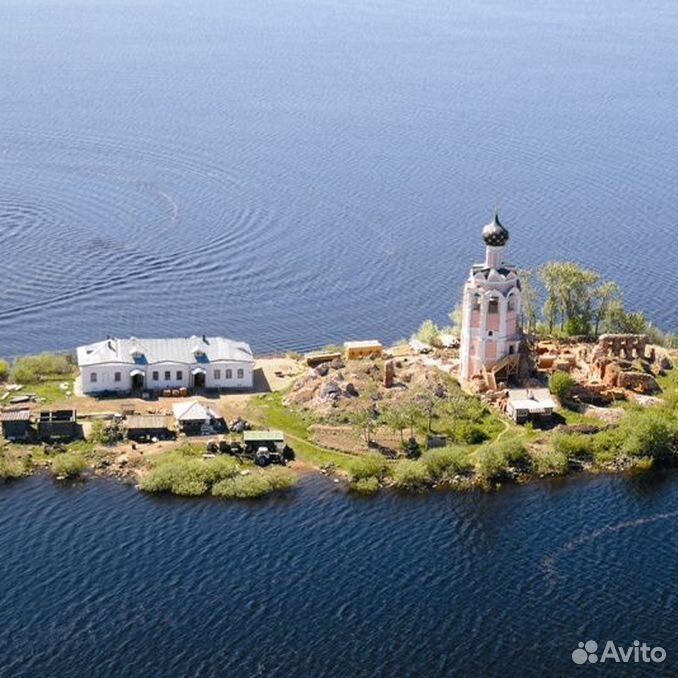 Церковь на белом море. Спасо-каменный монастырь Вологодская область. Спасо-каменный монастырь на Кубенском озере. Кубенское озеро монастырь спас каменный. Монастырь на Кубенском озере.