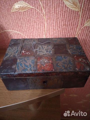 Сундук старинный
