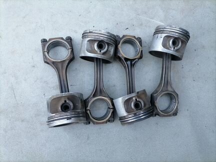 Поршень с шатуном 1.8 для VW Passat (B3) 1988-1993