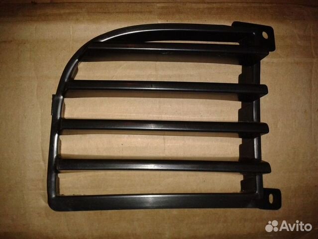 Outlander 2003-2007 правая заглушка в перед бампер