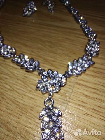 Бижутерия серьги и колье