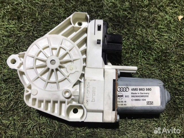 Привод шторки багажного отсека задний Audi Q7 II