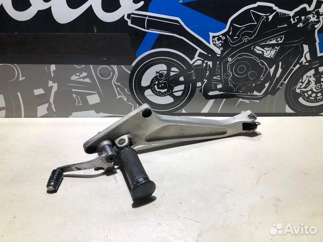 Левый кронштейн подножекHonda CB 400 SF NC31