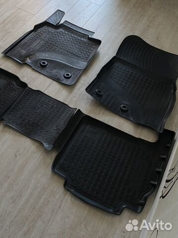 Оригинальные ковры на Toyota Land Cruiser 200