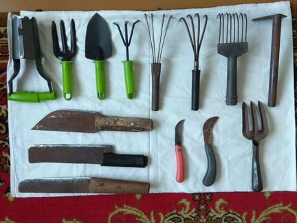 Различный мелкий инструмент для сада и огорода