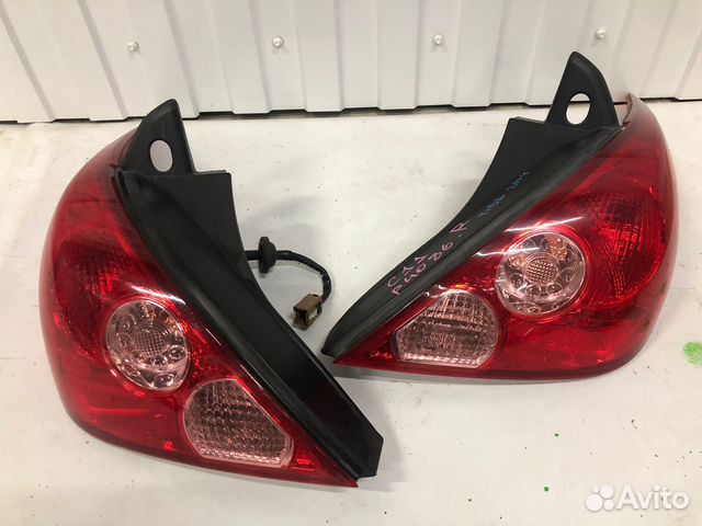Фонарь задний левый правый хечбек Nissan Tiida C11