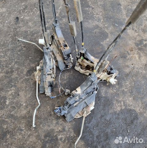 Замок двери Mitsubishi L200