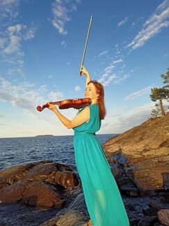 Скрипачка, музыкант на праздник, свадьбу