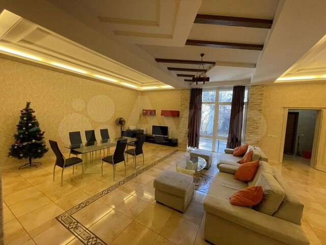 Дом 200 м² на участке 2 сот.