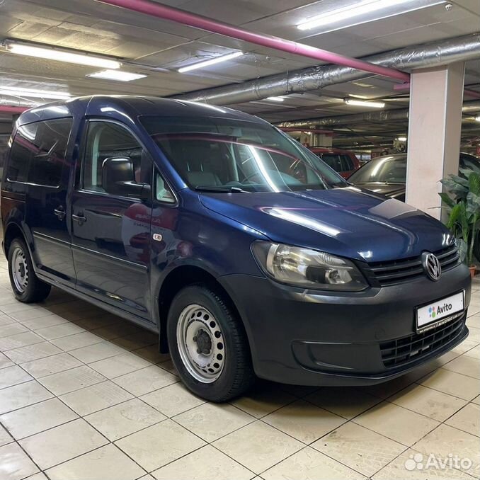 Volkswagen Caddy 2010 синий